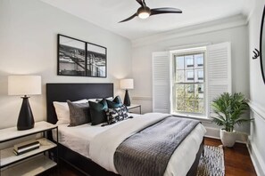 7 bedrooms, desk, iron/ironing board, travel cot