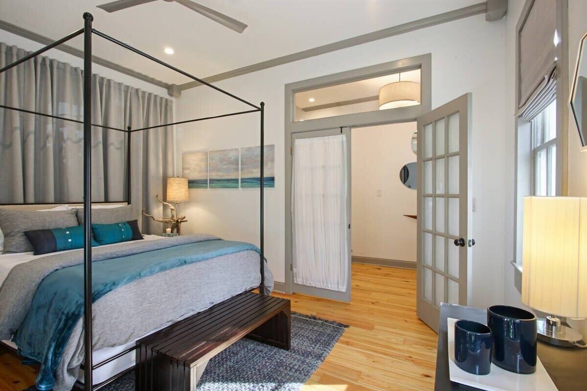 4 bedrooms, iron/ironing board, WiFi, bed sheets