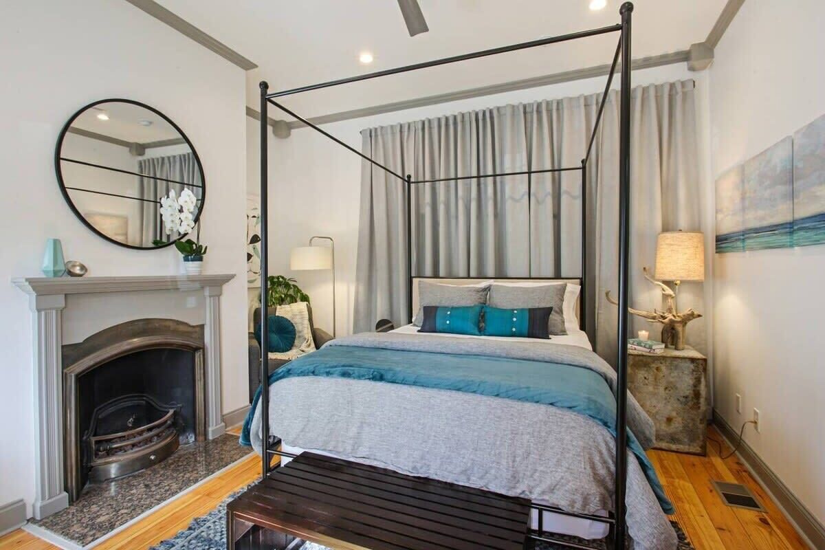 4 bedrooms, iron/ironing board, WiFi, bed sheets
