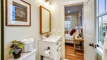 Bathtub, hair dryer, towels, shampoo