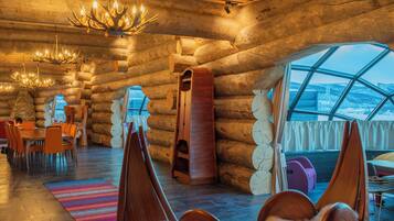 Luxury Kelo-Glass Igloo | 客廳 | 壁爐、地暖系統