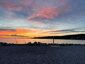 Una spiaggia nelle vicinanze