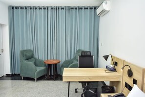 42–tuumainen äly-TV, jossa kaapelikanavat