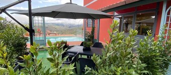 NiGiNo house sleeps 6, private pool and garden