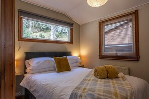 2 bedrooms, iron/ironing board, travel cot, WiFi