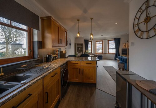 7 Canalside Apartment