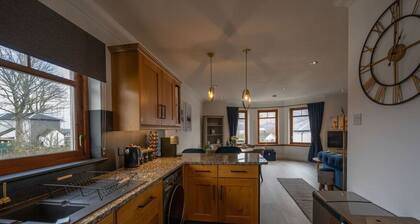 7 Canalside Apartment