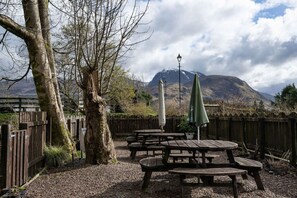 تناول الطعام بالخارج