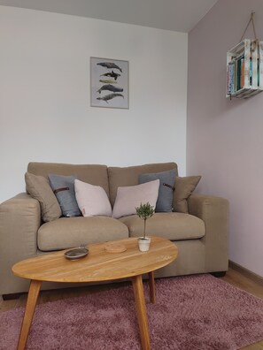 TV - Holiday apartment Alte Schule Ruhwarden / Centrally located and quiet (Butjadingen)