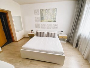 Romantiskt rum | Allergitestade sängkläder, duntäcken och minibar