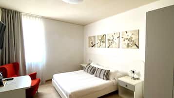 Doppia Superior | Biancheria da letto ipoallergenica, copriletto in piuma, minibar