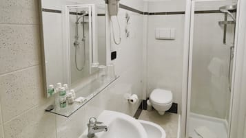 Ducha, artículos de tocador gratuitos, secador de pelo, bidet