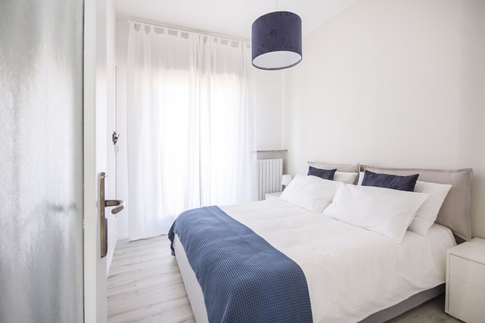 Modern newly renovated apartment near Como