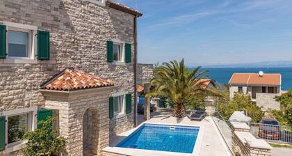 Beautiful Villa Milena with swimming pool
