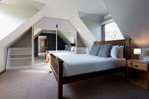 4 bedrooms, free WiFi, bed sheets