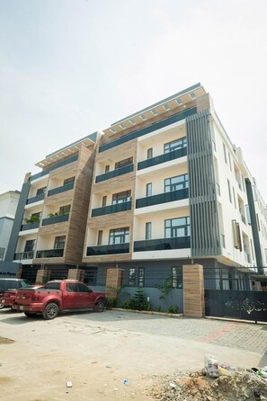 Apartment | Exterior - Impeccable 2-bed Apartment in Lekki With Snooker (Lekki)