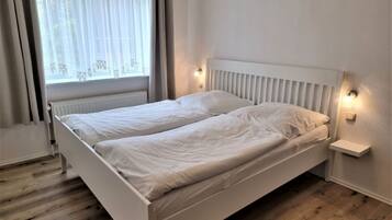 1 bedroom, iron/ironing board, travel cot, free WiFi