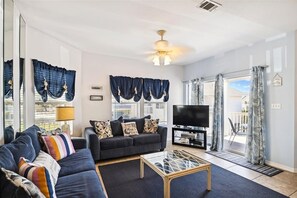 Appart'hôtel, 2 chambres | Coin séjour