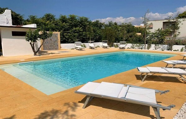 Outdoor pool - Villa Grazia, with private pool just 2km from the beach (MAZARA DEL VALLO)