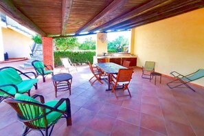 Outdoor dining - Villa Grazia, with private pool just 2km from the beach (MAZARA DEL VALLO)