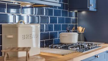 雪櫃、微波爐、焗爐、爐具