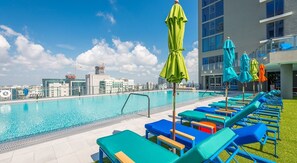2 outdoor pools