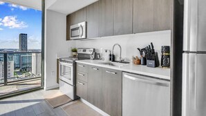 Luxury Studio | Private kitchenette | Full-size fridge, microwave, oven, dishwasher - Miami Panorama Apartment - City view  (Miami)