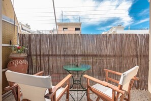 Property grounds - WEST ATHENS APARTMENT (Πετρούπολη)