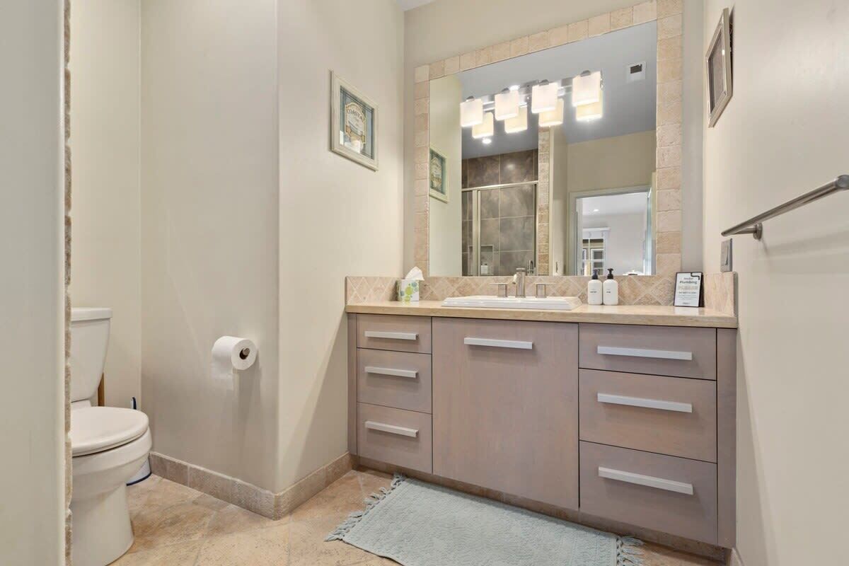 Bathtub, hair dryer, towels, shampoo