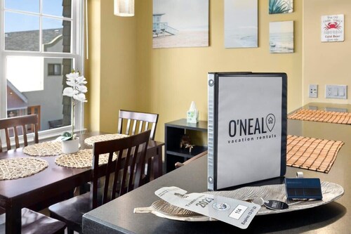 Capitola Village Retreat with Garage!