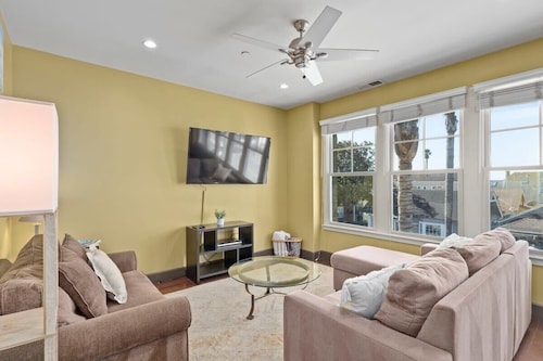Capitola Village Retreat with Garage!
