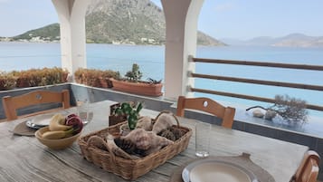 Apartment | Outdoor dining