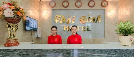 Quầy tiếp tân