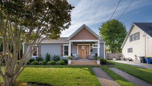 Exterior - 409 Paynter Avenue - In town Lewes with a private pool! (Lewes)