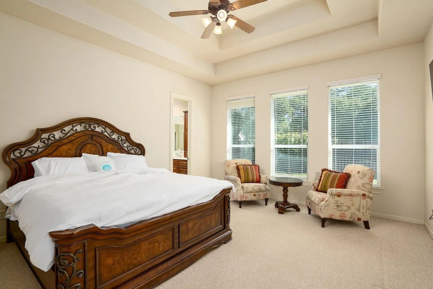 Bedroom with 3.5-Bathroom near Golf Course!