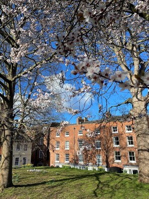 Property grounds - Superbly Located Handsome Georgian Townhouse - Pass the Keys (Shrewsbury)