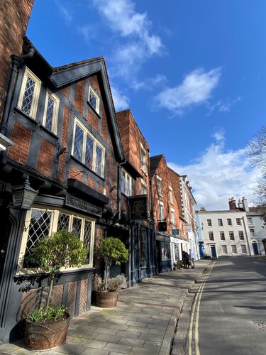 Superbly Located Handsome Georgian Townhouse - Pass the Keys