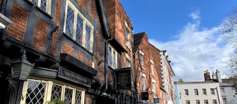 Superbly Located Handsome Georgian Townhouse - Pass the Keys