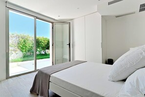 Strykejern/-brett, internettilgang og sengetøy