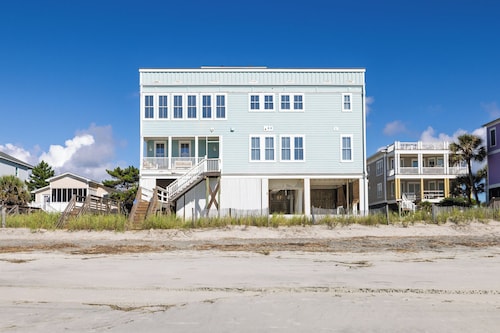Stunning 4-Bedroom Oceanfront Home with Rooftop Deck and 360-Degree Views