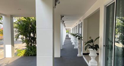 Ivory House Sriracha