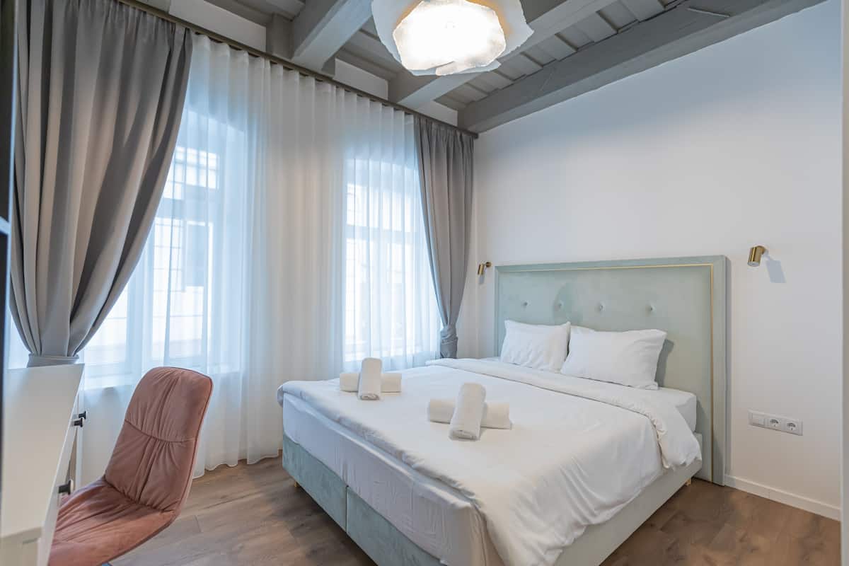 Habitación superior, 1 cama Queen size, para no fumadores, baño privado | Wifi gratis y ropa de cama
