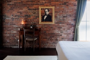 1 bedroom, desk, iron/ironing board, WiFi