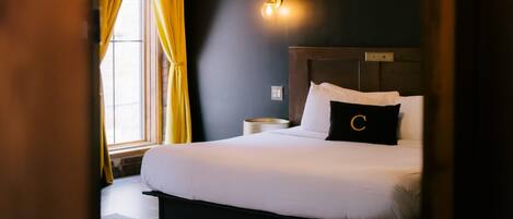 1 dormitori, roba de llit d'alta qualitat i planxa i posts de planxar