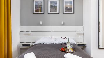 Studio, Kitchen | Bed sheets