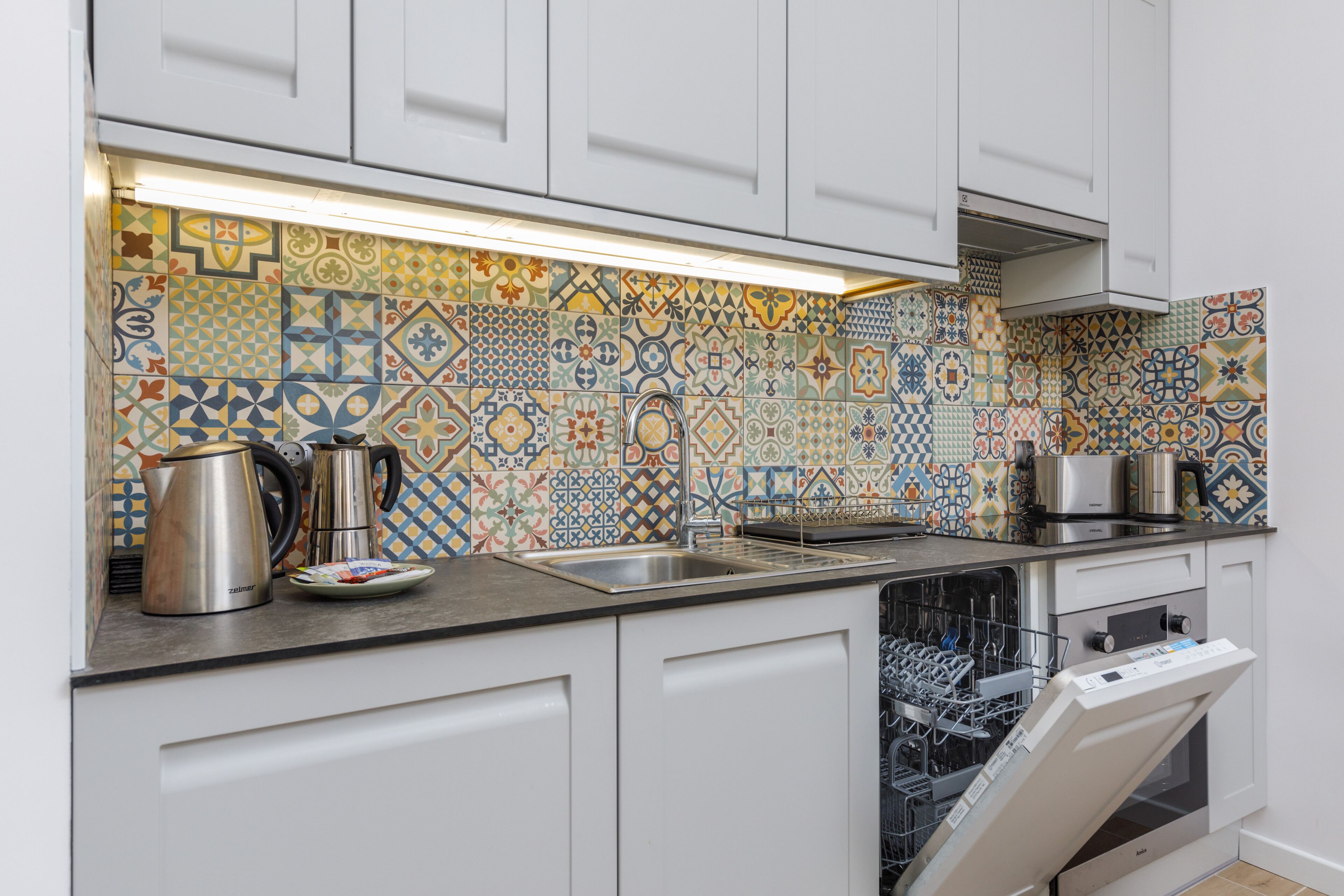 Studio, Kitchen | Private kitchenette | Dishwasher, cookware/dishes/utensils, freezer