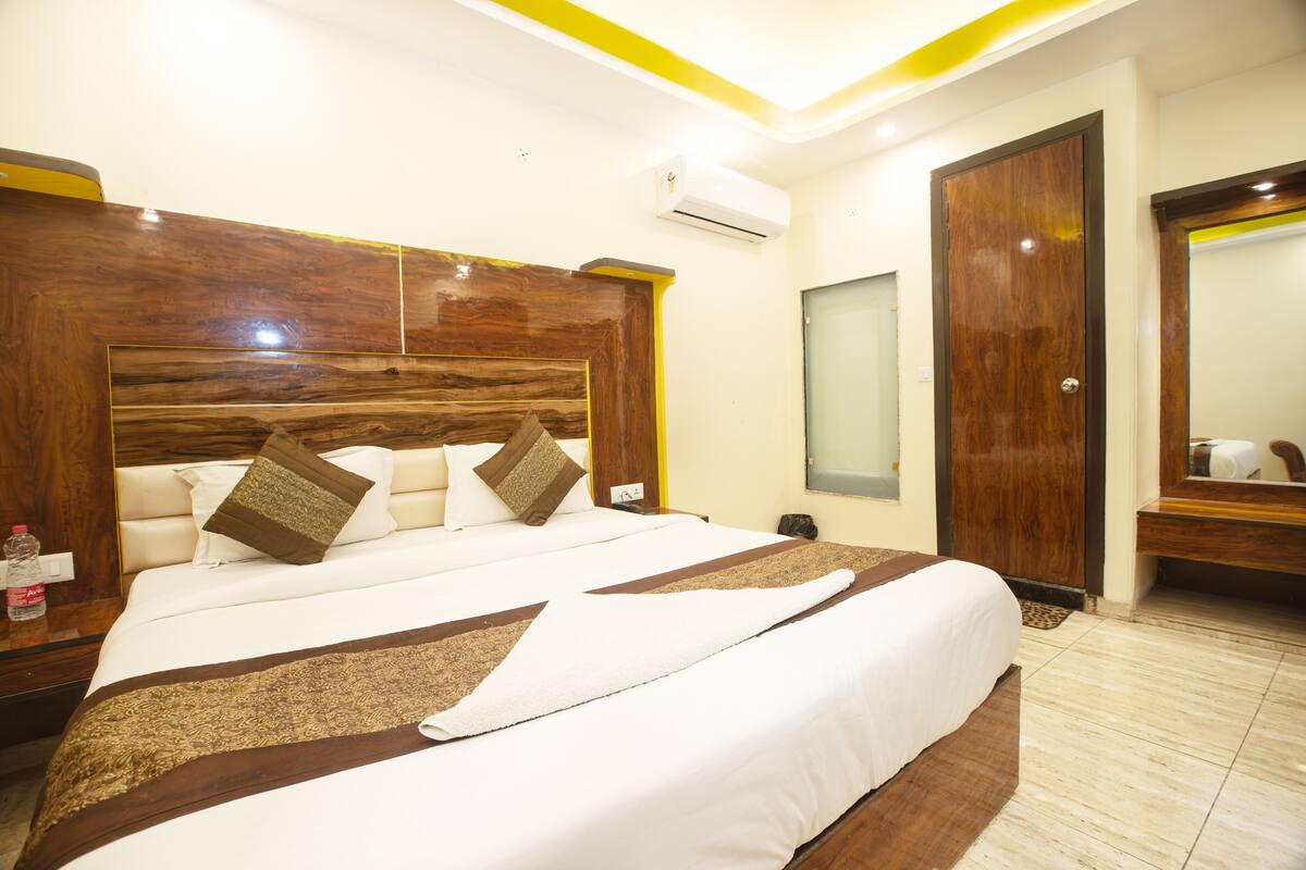 Egyptian cotton sheets, premium bedding, pillowtop beds, minibar