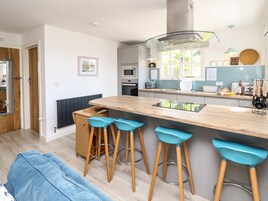 Casa de campo | Cocina privada | Frigorífico, lavavajillas, hervidor eléctrico y tostadora