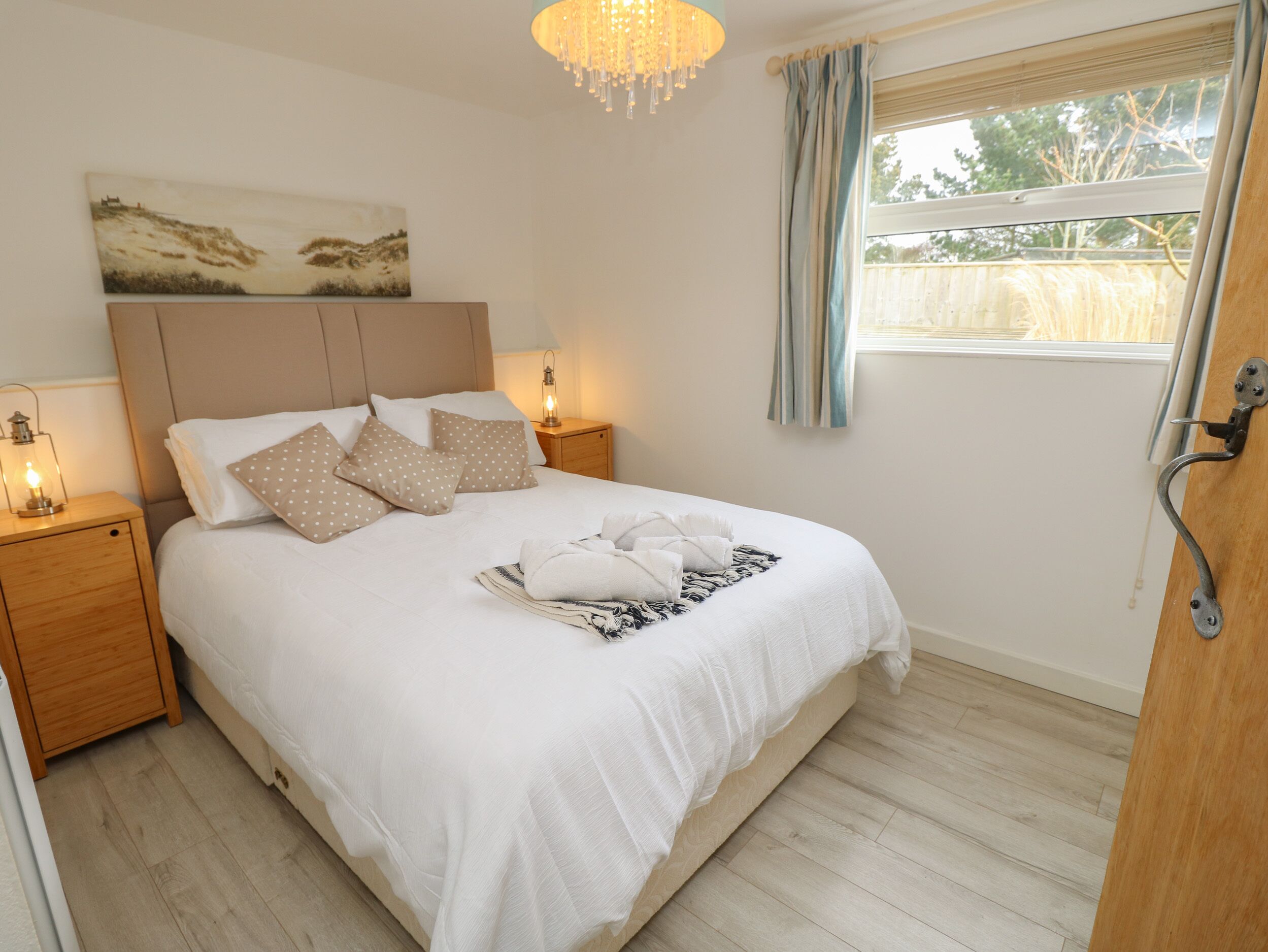 2 habitaciones, decoración personalizada y muebles diferentes 