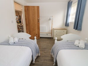 2 Schlafzimmer, individuell dekoriert, individuell eingerichtet